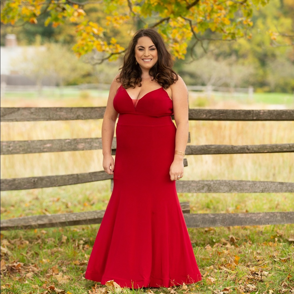 Red Cindy Collection - Picture 8 of 8